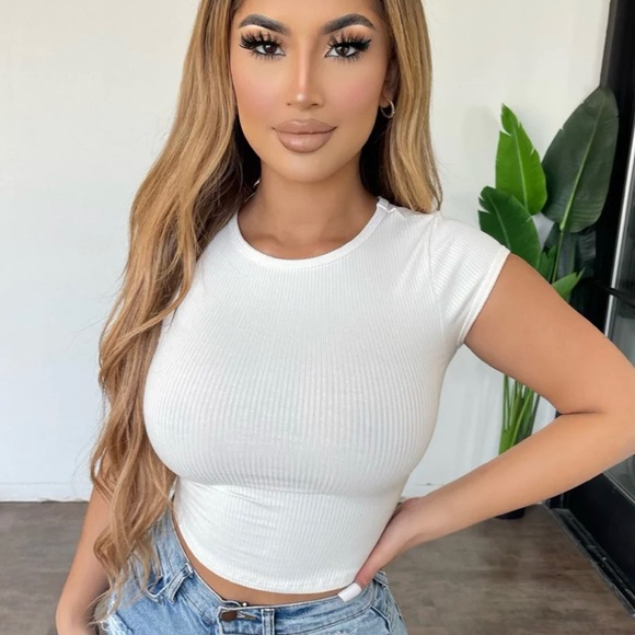 Basic Ridded Solid Crop top - Picture 2 of 5